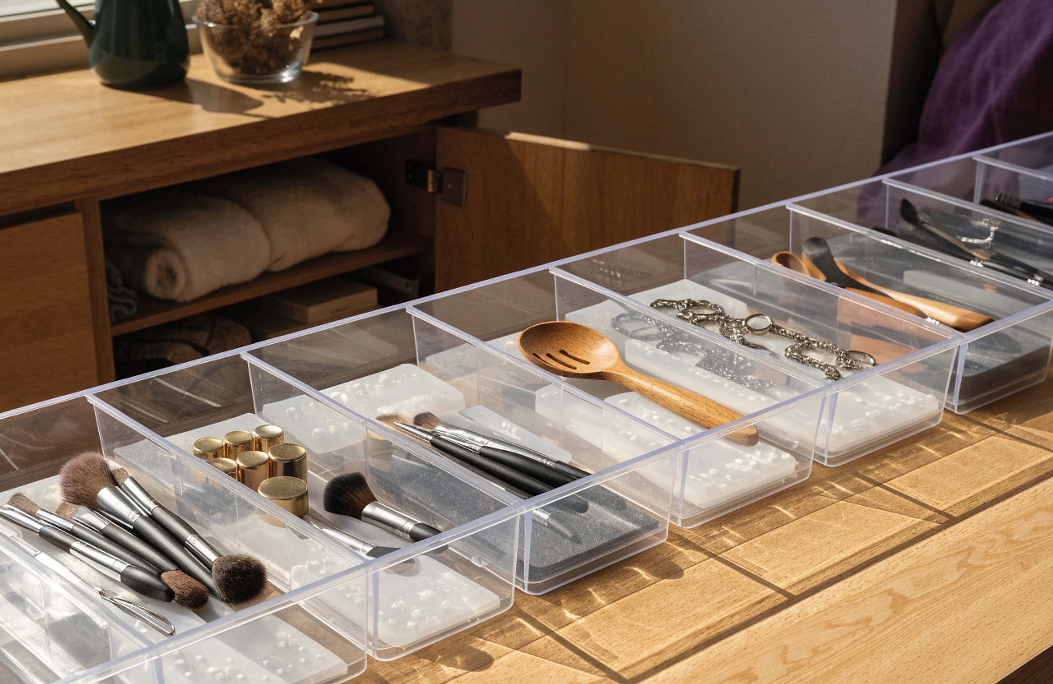Illustrative visual for 6 Pcs Large Clear Plastic Drawer Organizers Tray 15" x 6.3" Storage Bins with 25 Pcs Non-Slip Pads for Makeup, Jewelries, Kitchen Utensils, Bathroom and Office