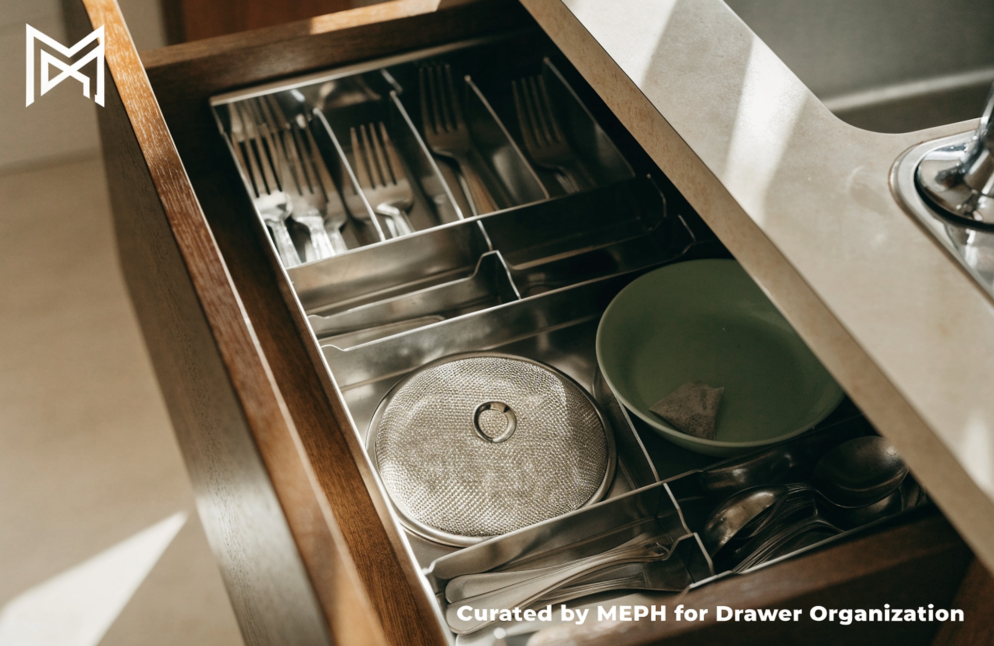Illustrative visual for Lifewit Silverware Drawer Organizer, Expandable Utensil Tray