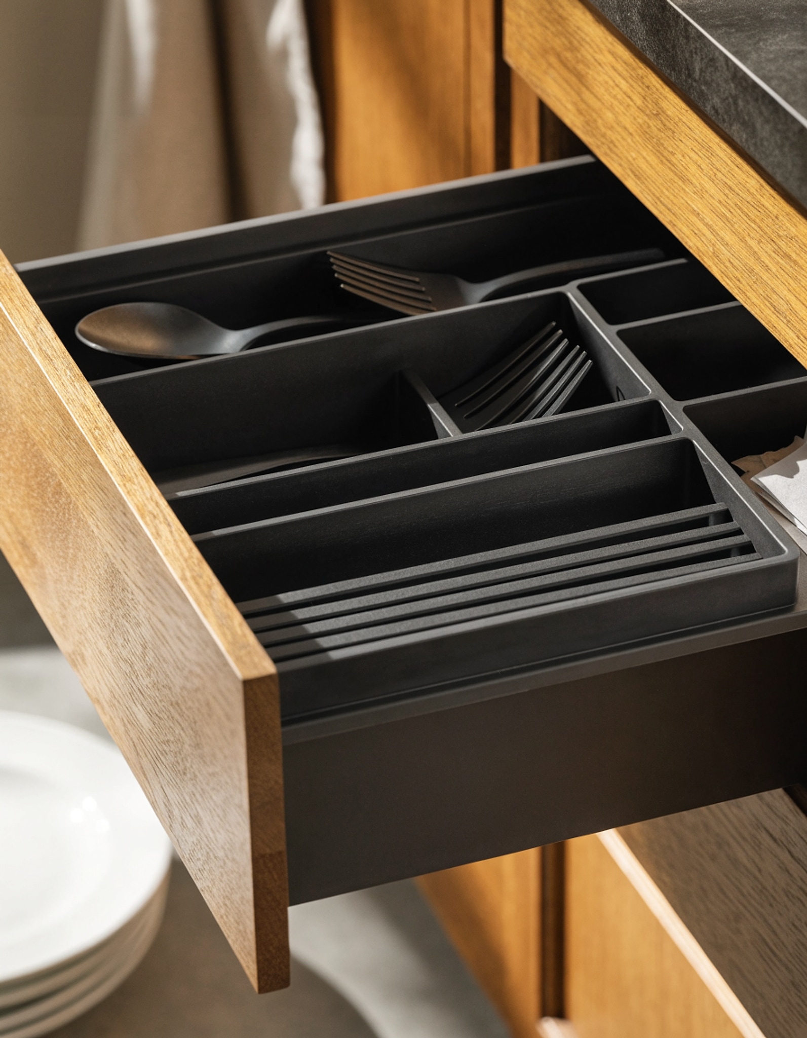 Illustrative visual for Lifewit Cutlery Tray for Drawer, Cutlery Organizer for Drawer, Cutlery Holder, Kitchen Drawer, 24 x 34 cm, Cutlery Holder for Spoons, Forks, Knife, Tableware, 5 Compartments, Black