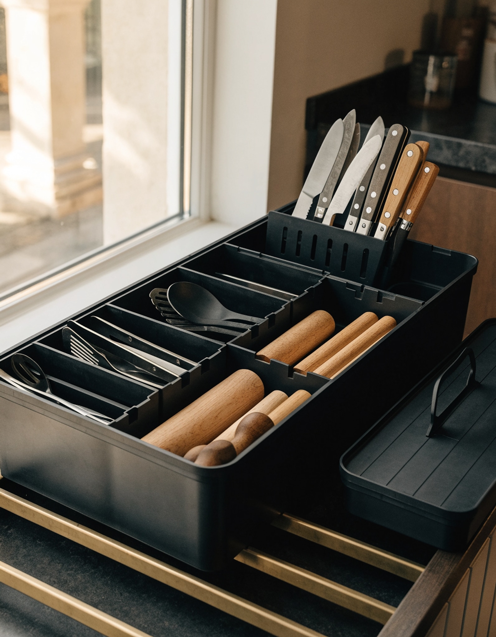 Illustrative visual for Lifewit Cooking Utensil Drawer Organizer, Expandable from 11 to 18 inches, Adjustable Cutlery Silverware Tray, Utensil Crock for Flatware Spatula, Kitchen Tools Gadgets Storage Divider, Black