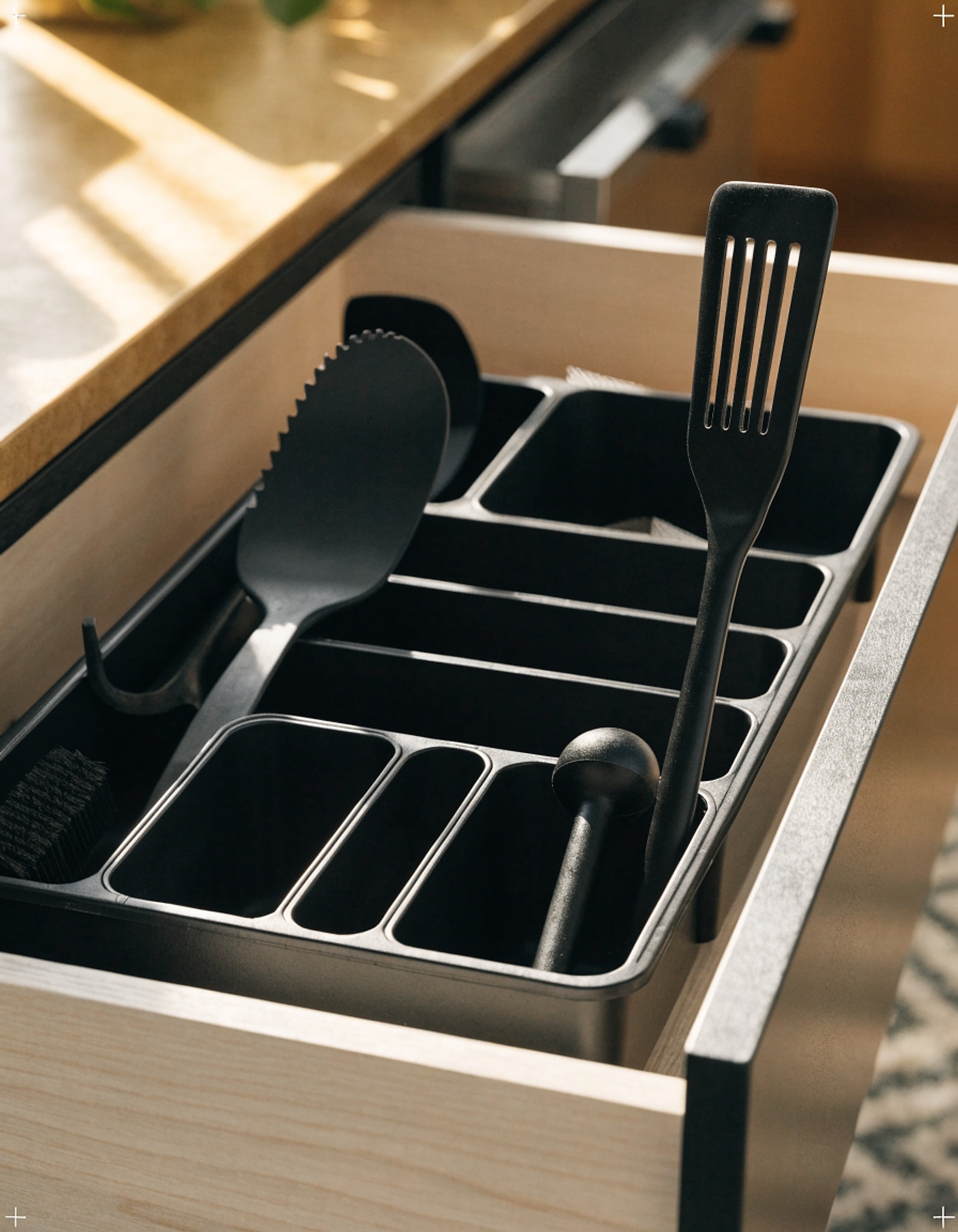 Illustrative visual for Lifewit Extra Large Kitchen Drawer Organizer, Expandable Cooking Utensil Set Cutlery Organizer Tray, Plastic Kitchen Storage and Organization Sets for Spatula Tools and Gadgets, Black