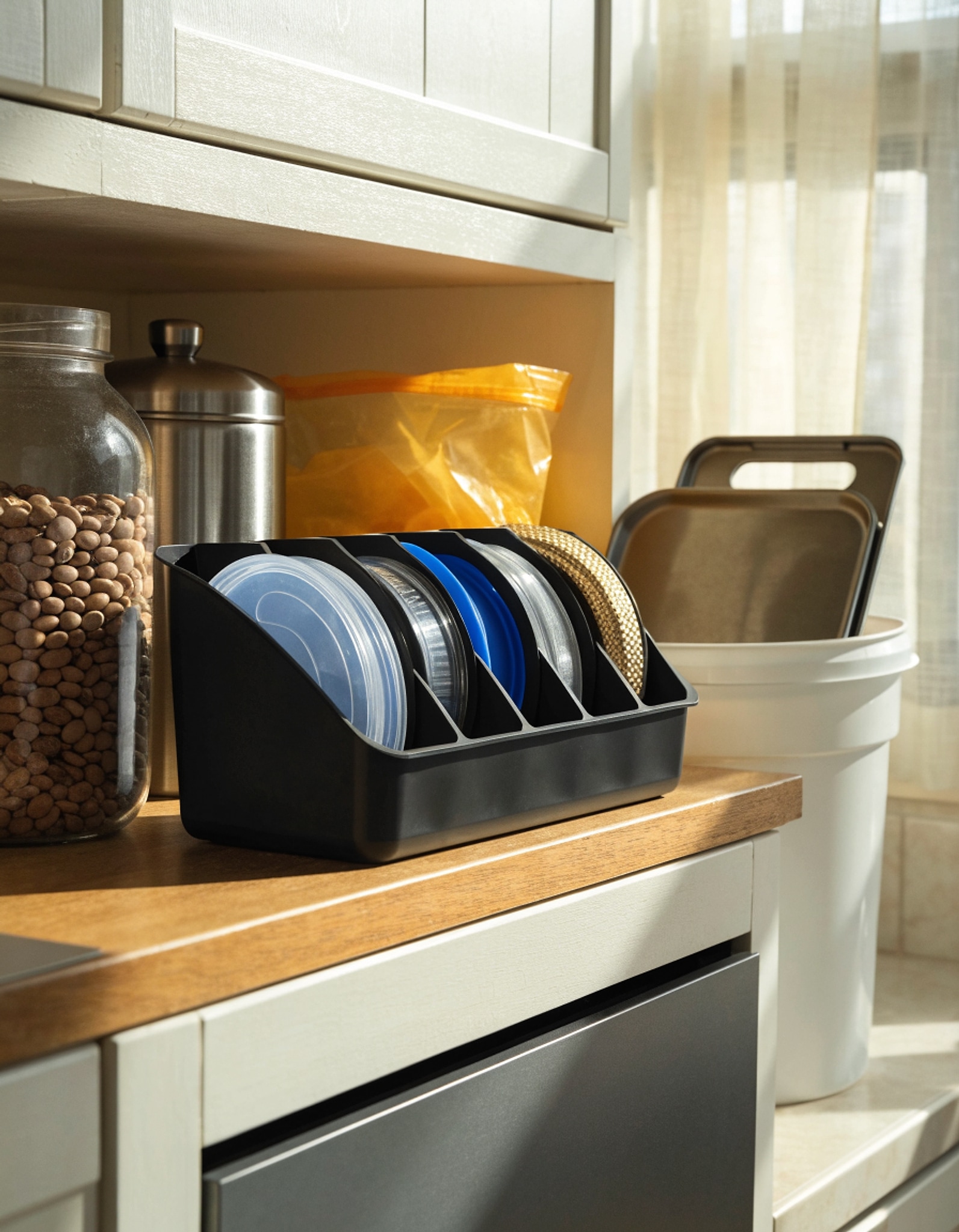 Illustrative visual for Lifewit Kitchen Cabinet Organizer for Food Contanier Lid with 7 Sections