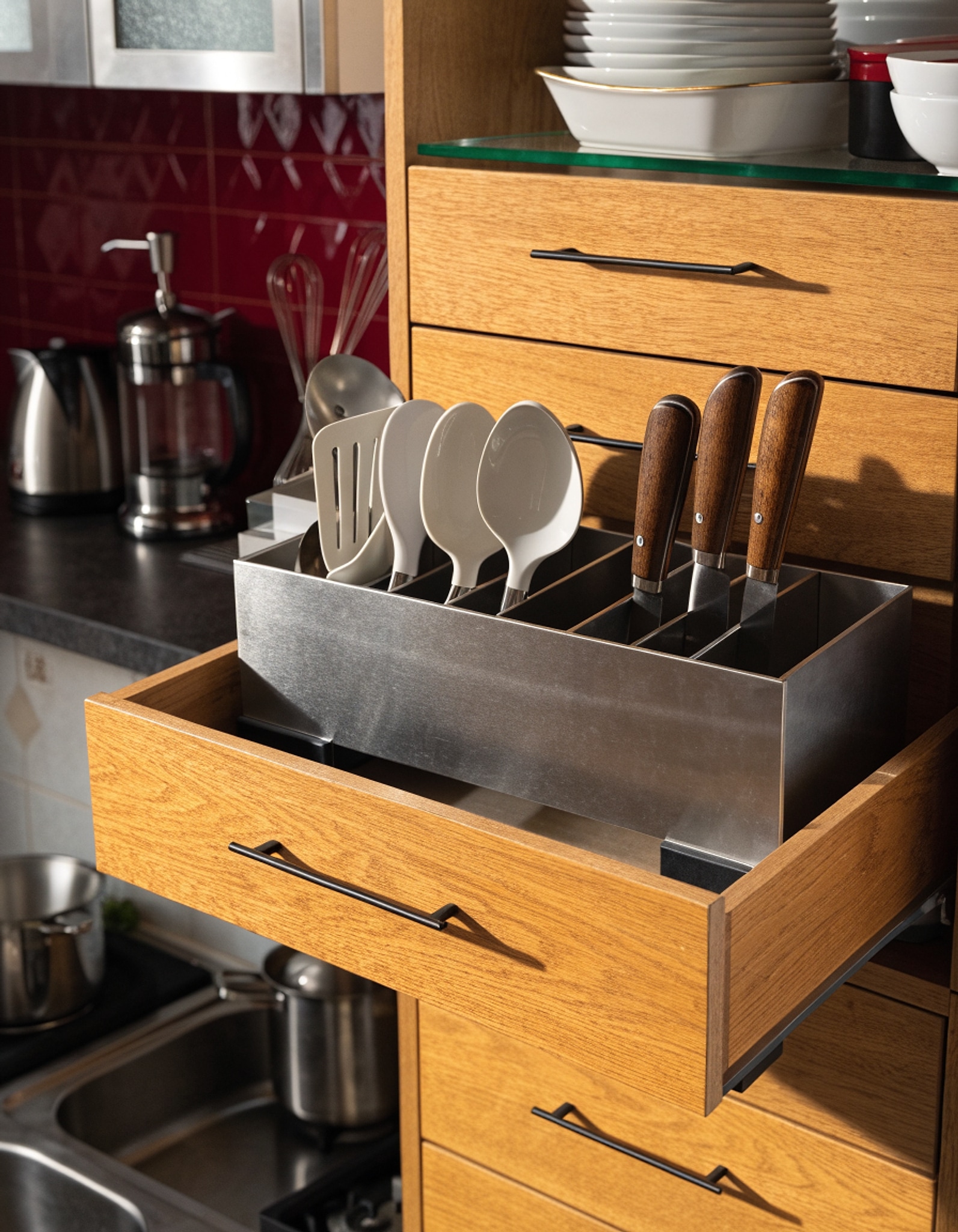 Illustrative visual for Extra Large Silverware Organizer, 9 Slot Expandable Kitchen Drawer Organizer, Utensil Holder, Heavy Duty Stainless Steel Frame Silverware Drawer Organizer, 8 Non-Slip Feet Included, BPA Free, Black