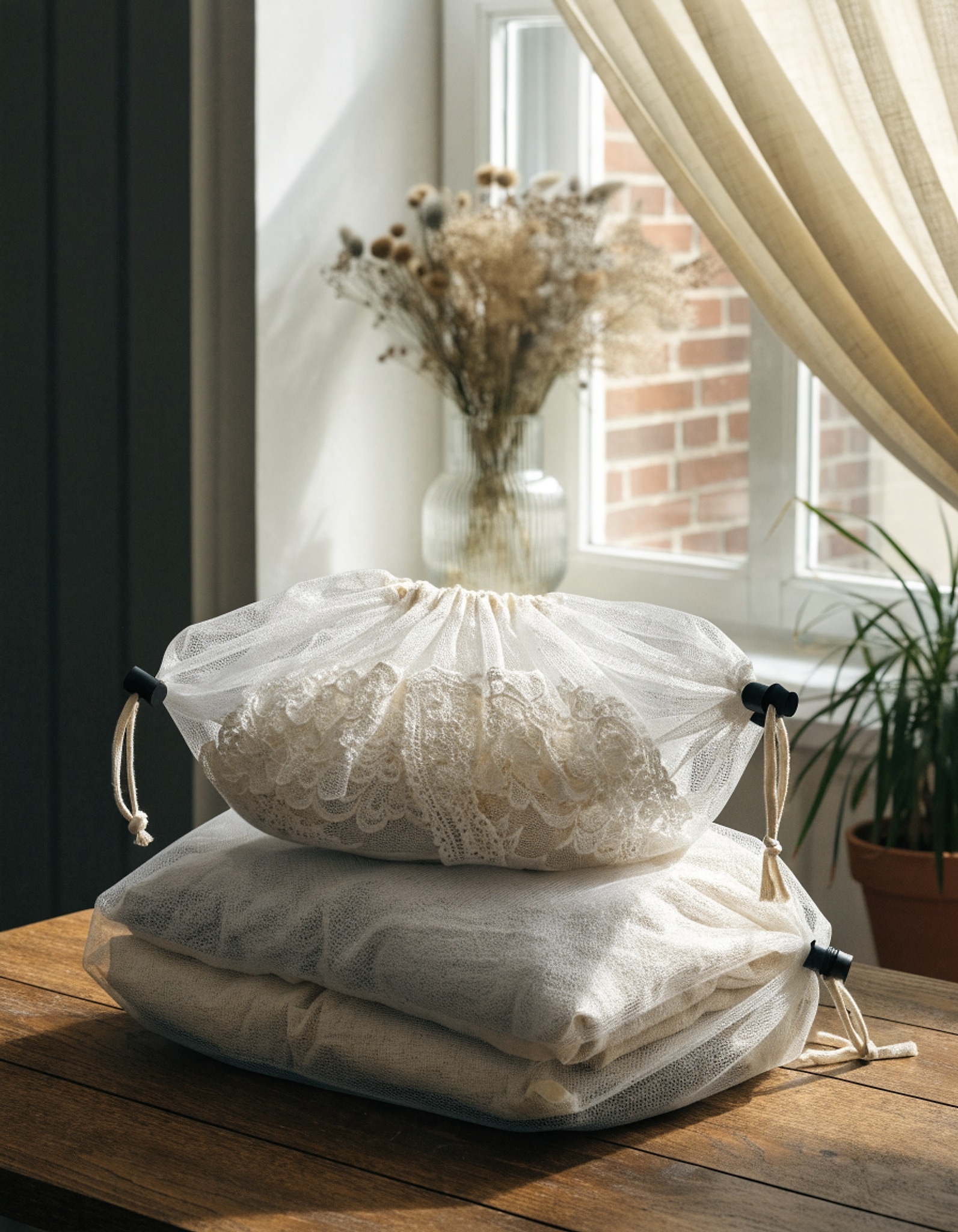 Illustrative visual for Mesh Laundry Bag, 23.6 x 32 inch Laundry Bags for Washing Delicates, 2 Pcs