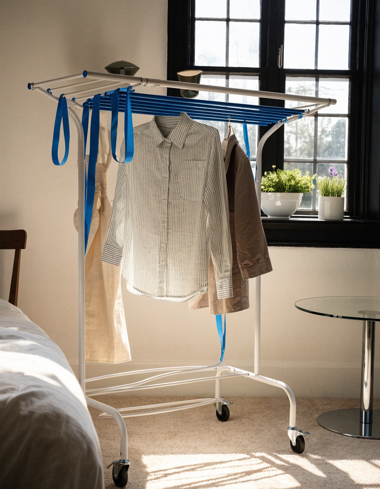 Illustrative visual for SONGMICS Clothes Drying Rack, Laundry Rack, Free-Standing Indoor Airer, 21.7 x 58.3 x 39.4 Inches, Silver and Blue ULLR52BU