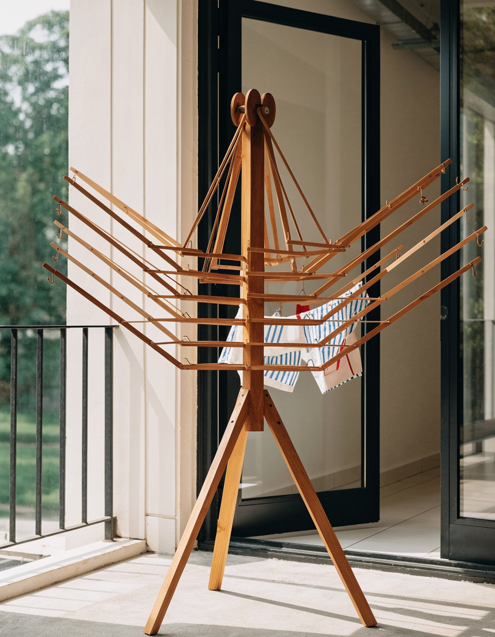Illustrative visual for SONGMICS Foldable Clothes Drying Rack, Rotary Tripod Laundry Drying Rack, Rotatable Portable Floor Standing Clothes Airer, Laundry Room Balcony, 16 Pull-Out Wood Arms, Natural Color ULLR530YW01