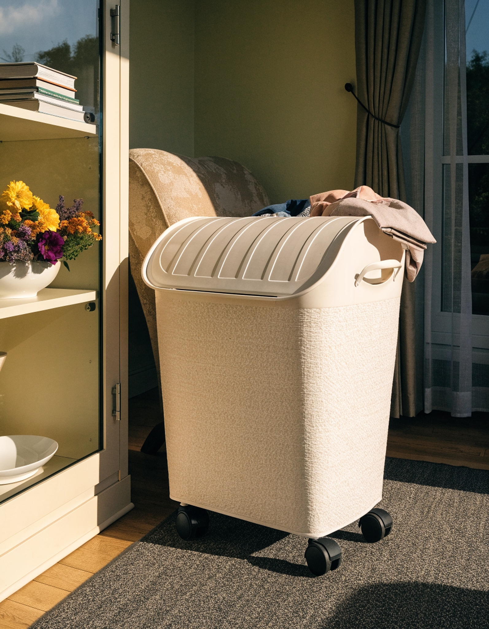 Illustrative visual for StorageWorks 160L Laundry Basket, Laundry Hamper with Wheels, Beige, 1 Pack