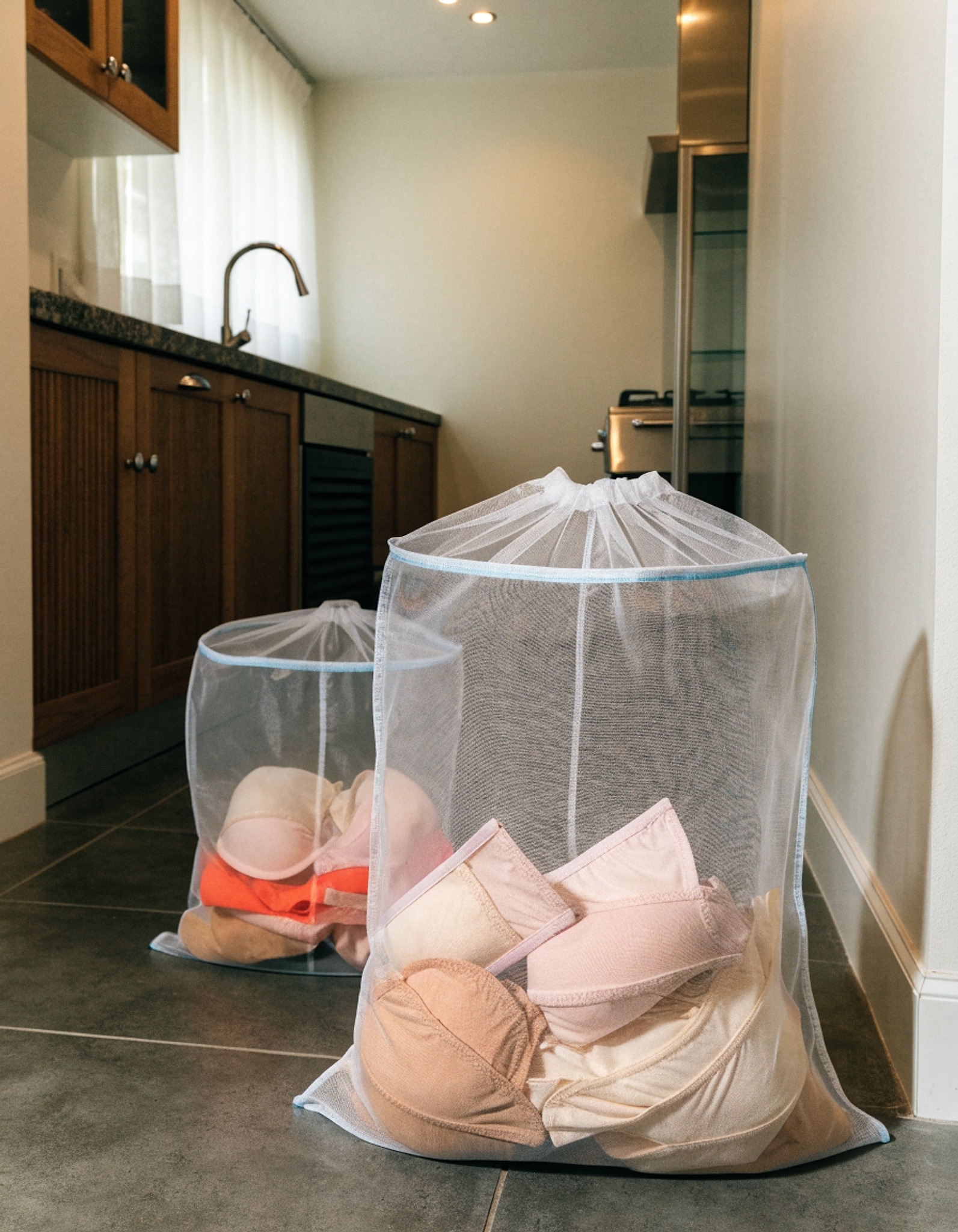 Illustrative visual for Mesh Laundry Bag, 3 XL and 3 L Laundry Bags for Washing Delicates, Lingerie